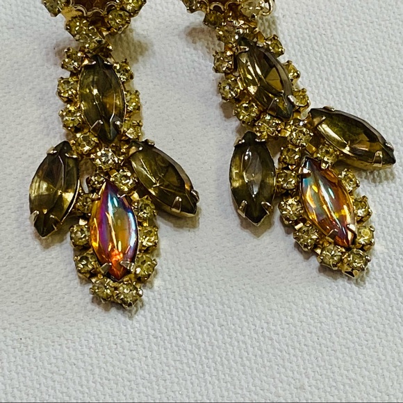 VINTAGE RHINESTONE GOLD TONE ELEGANT CLIP ON EARRINGS - Picture 4 of 11
